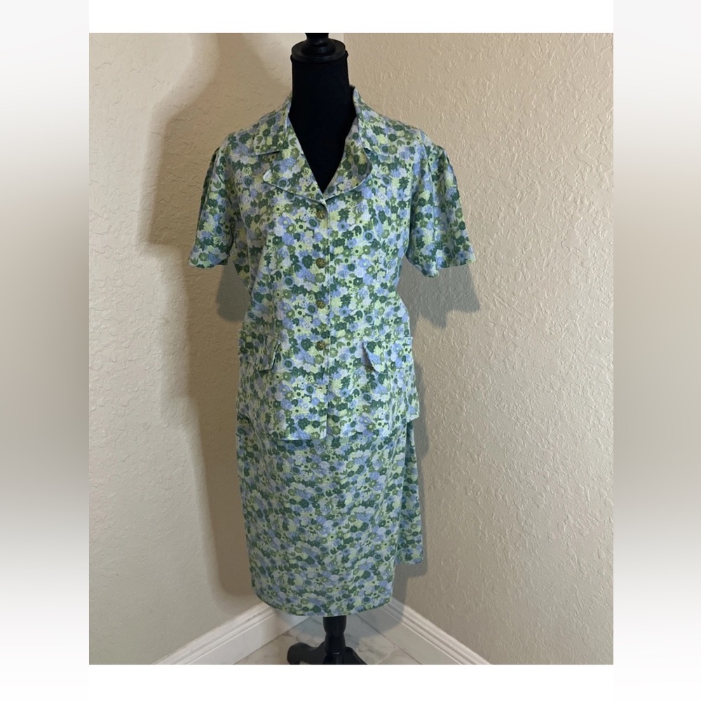 Women’s floral two piece Dress Size L